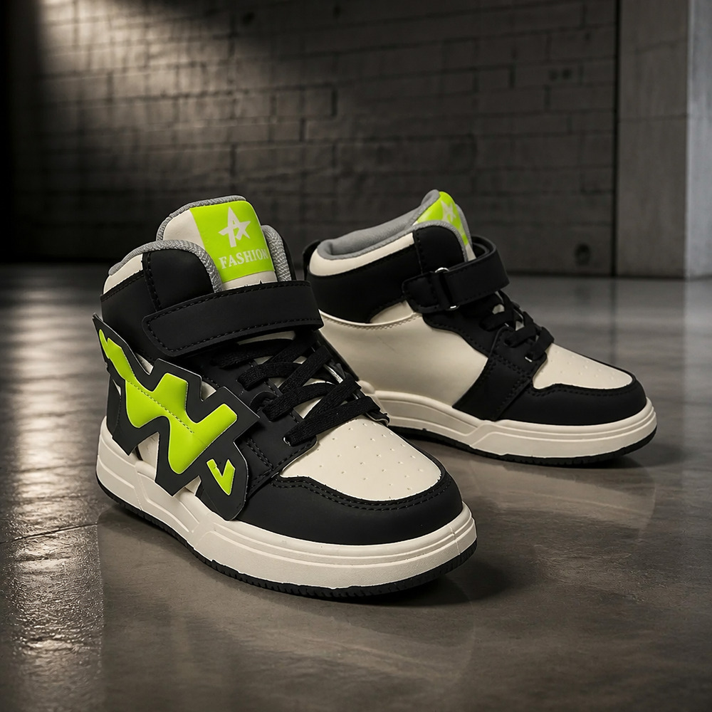 NWOB  Boys Hook And Loop Sneakers Size EU30-US12
